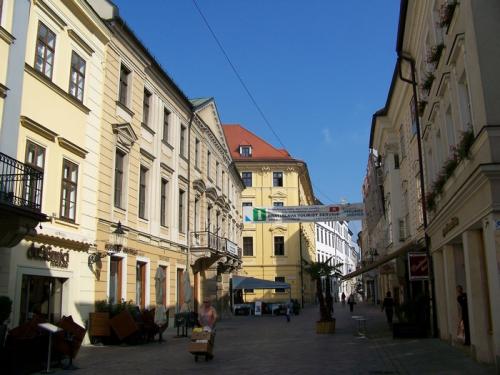 Die bekannte Altstadt Bratislavas (slovac_republic_100_3770.jpg) wird geladen. Eindrucksvolle Fotos aus der Slowakei erwarten Sie.
